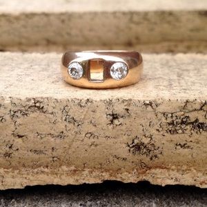 Gorgeous 14k gold and diamond ring 3 stone